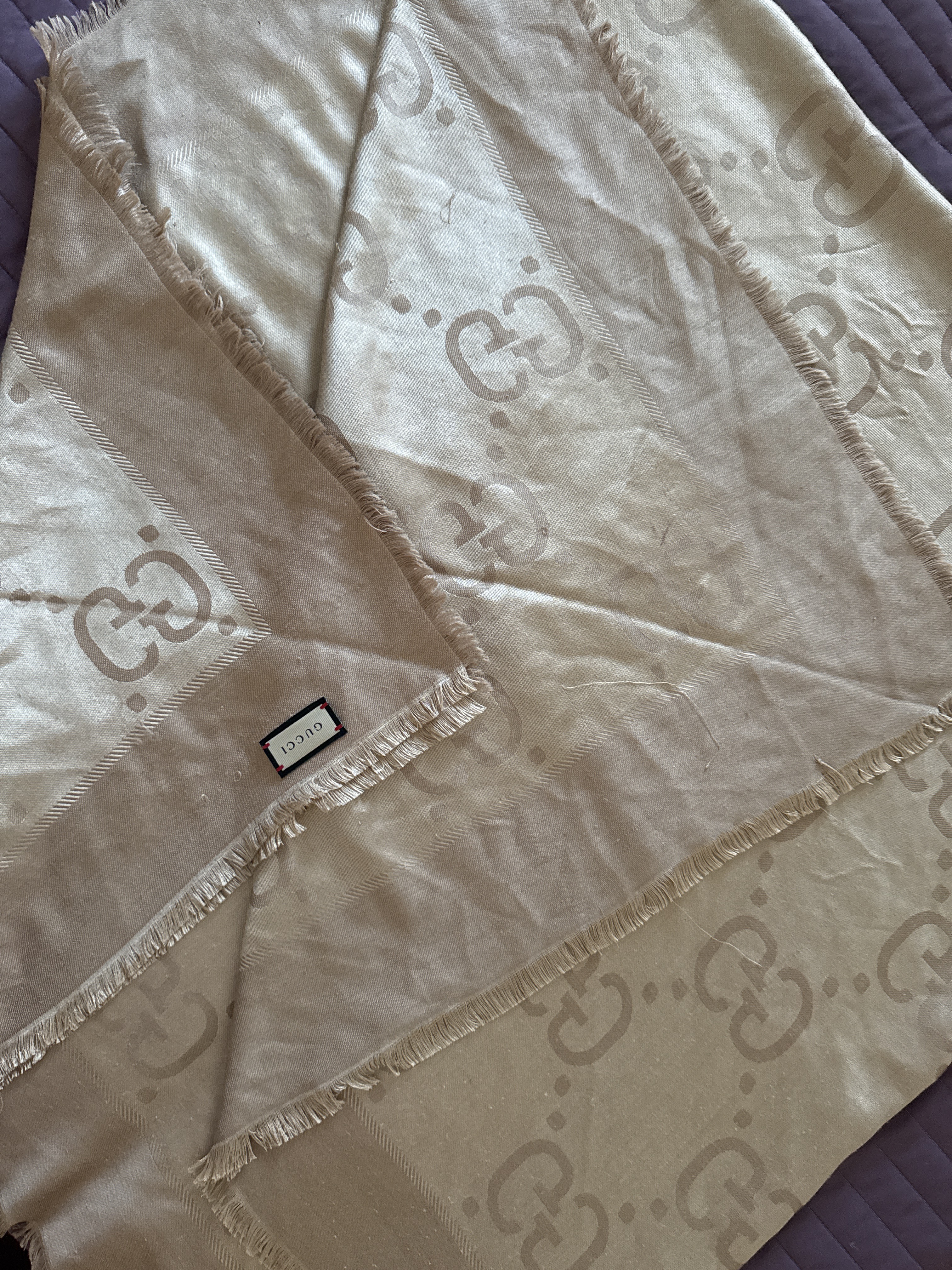 Gucci Scialle in lana e seta jacquard con motivo GG