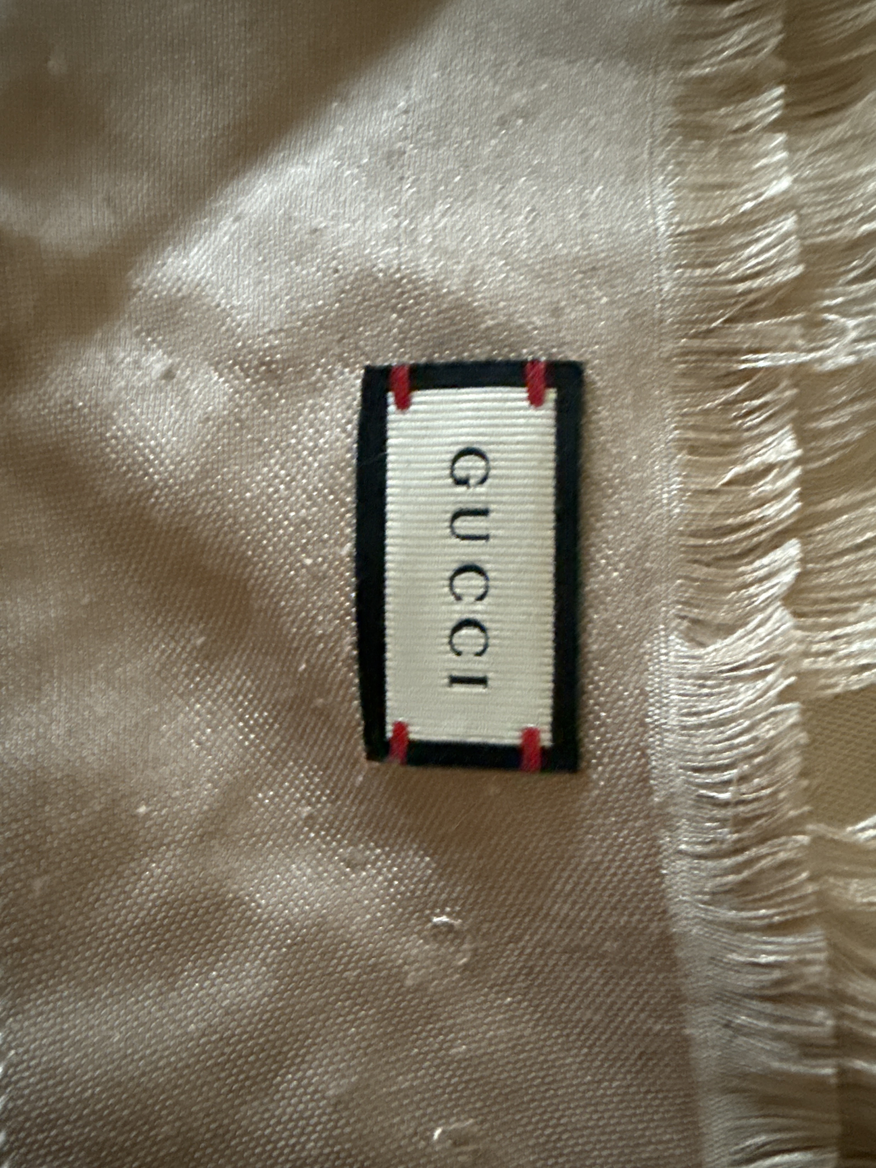 Gucci Scialle in lana e seta jacquard con motivo GG