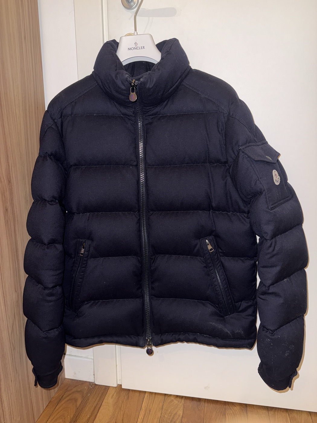 Moncler Montgenevre short down jacket in navy blue