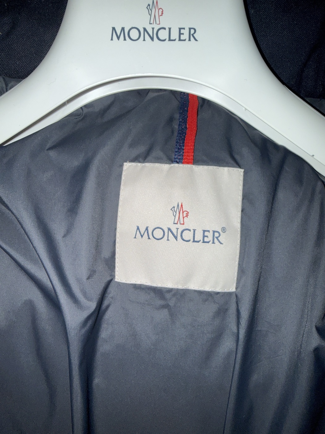 Moncler Montgenevre short down jacket in navy blue